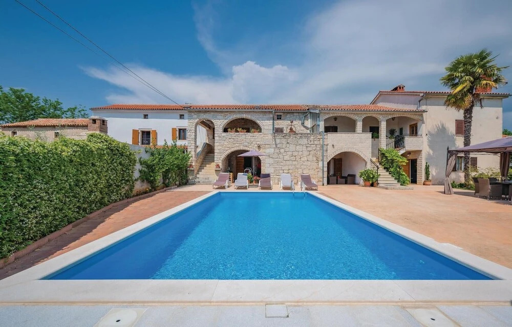 Awesome Home in Baderna With Wifi and 3 Bedrooms