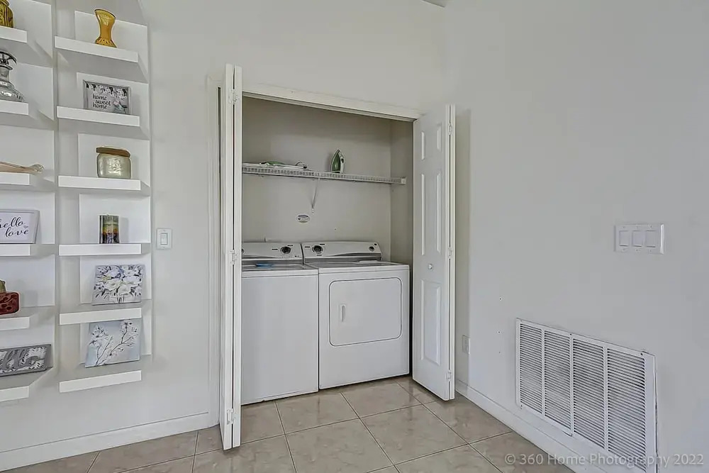 Gated Community, Private Pool and Game Room Near Disney!!!