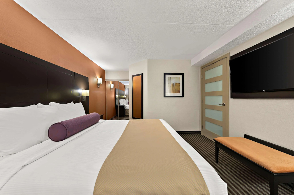 Best Western Plus Toronto North York Hotel & Suites