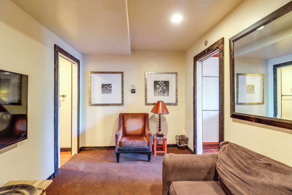 Shared Hot Tub + Fire Pit: Tucson Casita By Hiking