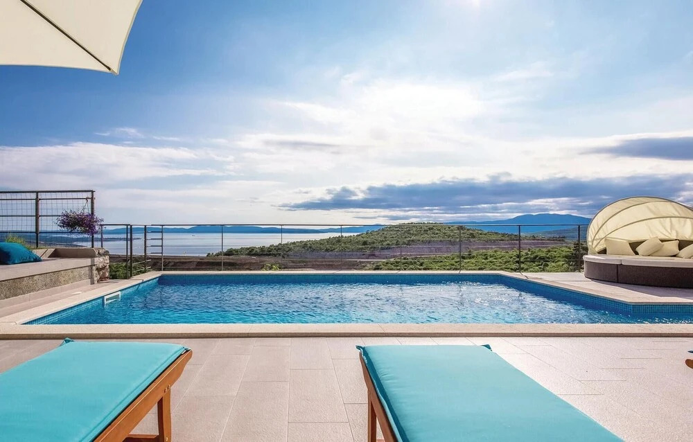 Amazing Home in Praputnjak With Wifi and 5 Bedrooms