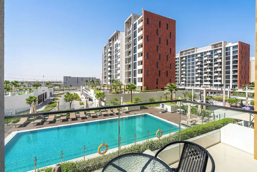PVH - Chic 1BR - Azizi Riviera 37