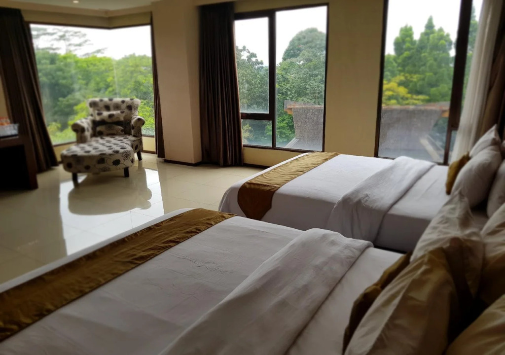 Scarlet Dago Hotel