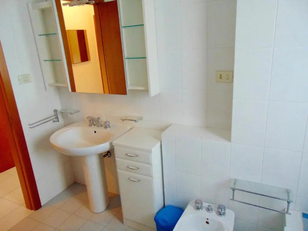S220 - Sirolo, Trilocale in Centro Con Terrazzo