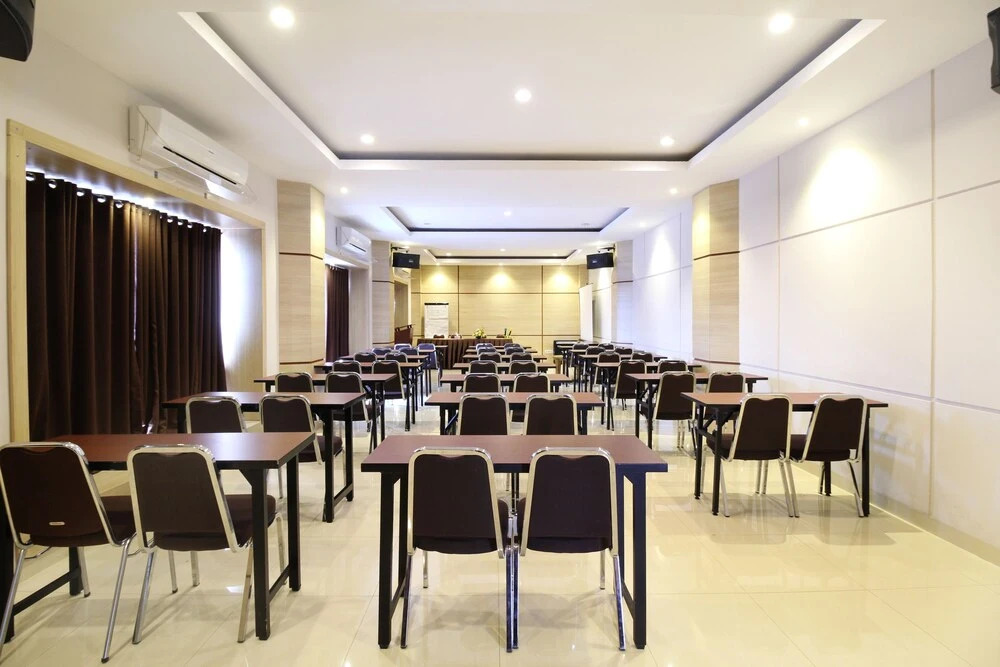 Airy Tugu Adipura Jendral Suprapto 19 Bandar Lampung