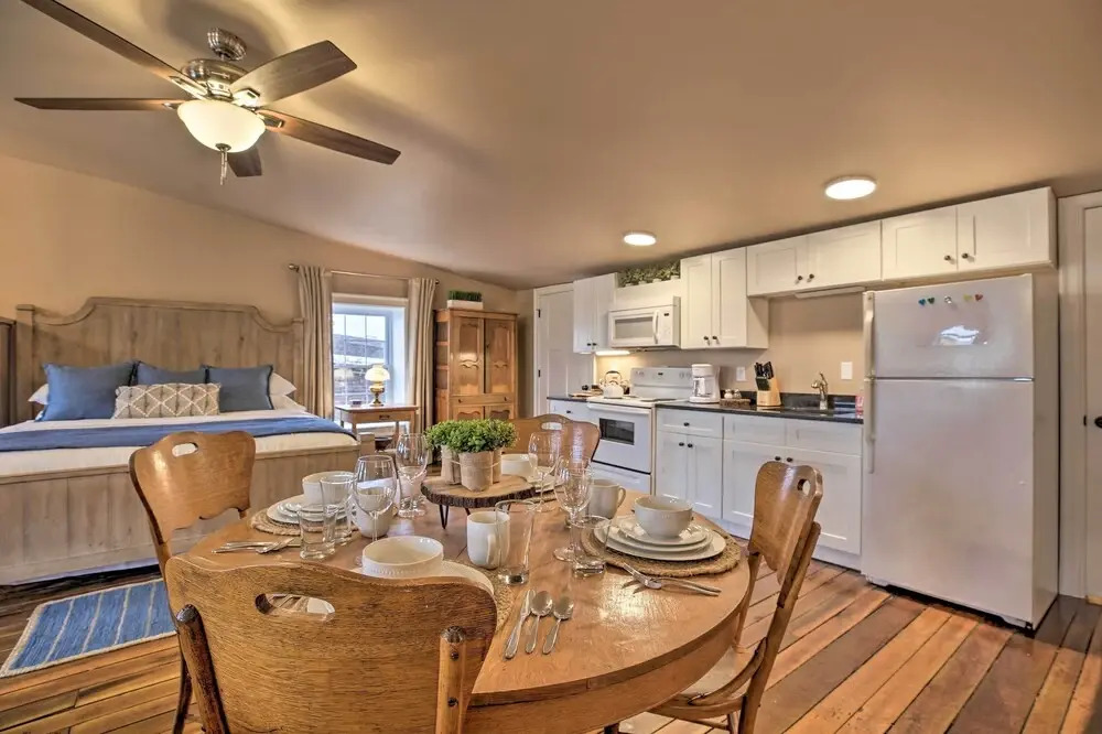 Chic Main Street Retreat < 7 Mi to KY Horse Park!