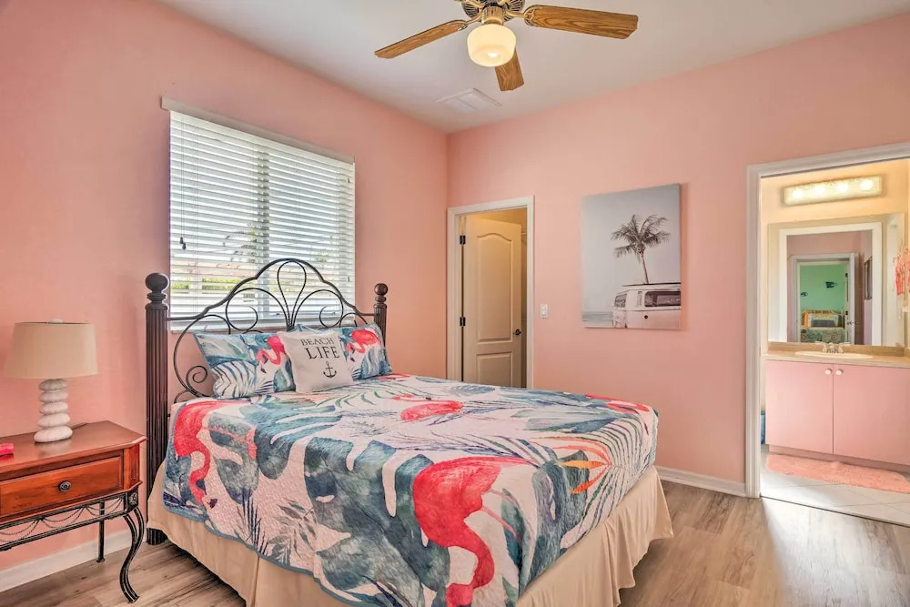 'villa Coral Mermaid' Getaway w/ Pool!