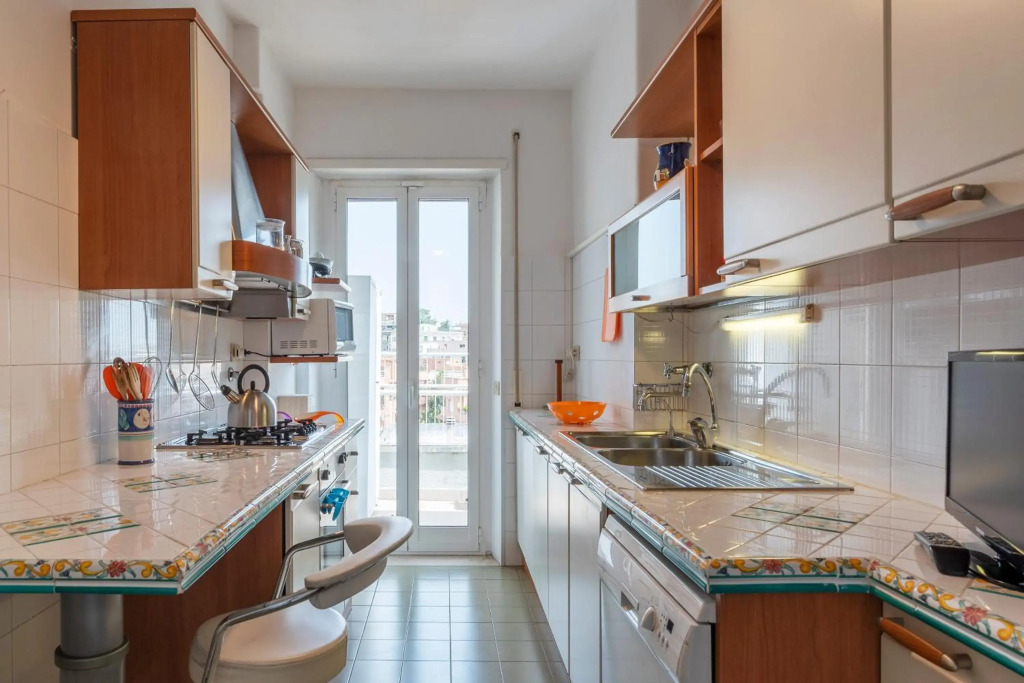 Roomy and Bright Apartment with Terrace