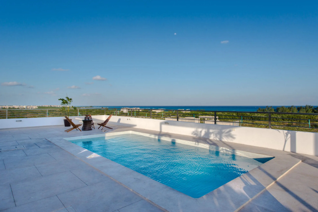 Las Perlas Condo