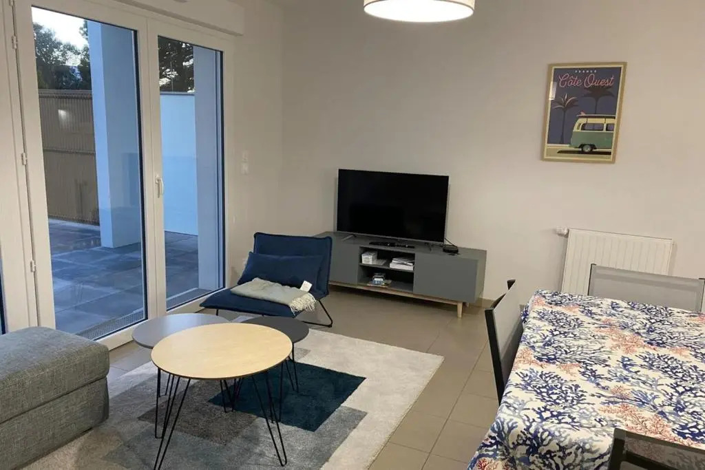 Residence 350 meters from the main beach