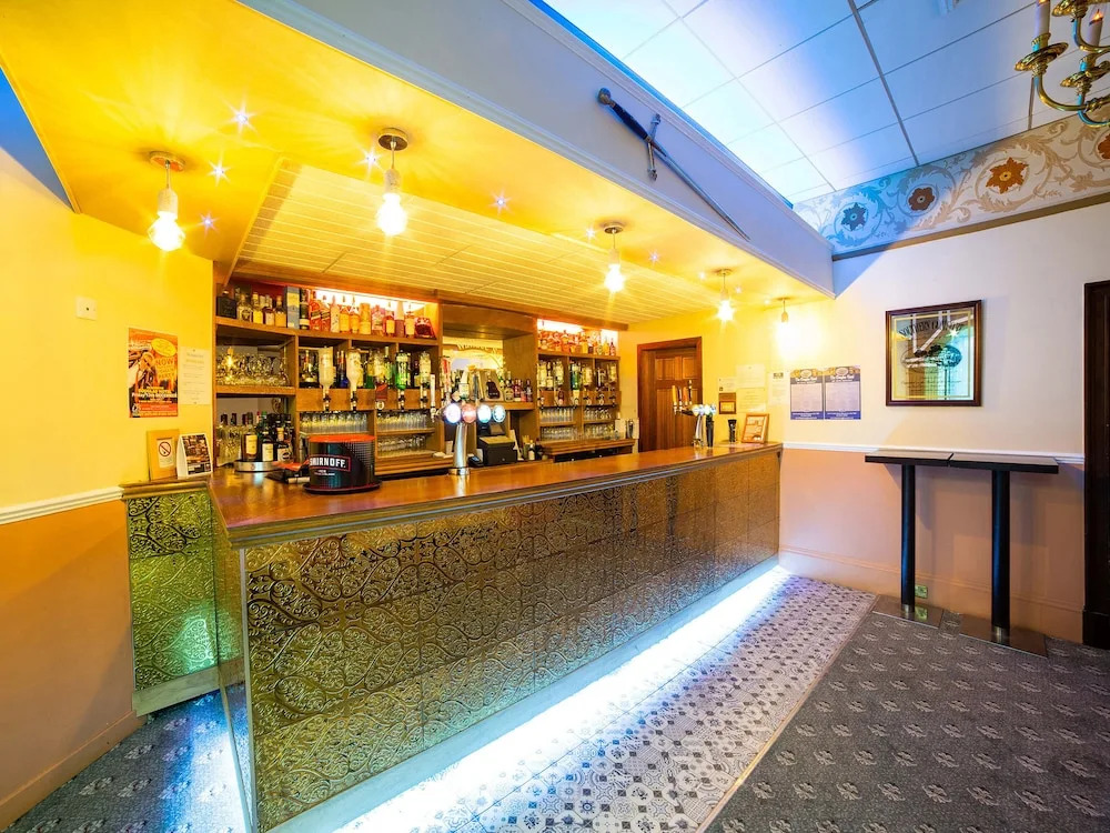 Oyo Douglas Hotel