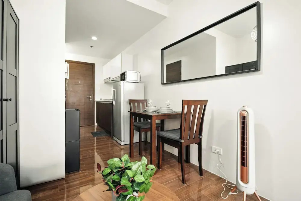 Room-makati Penthouse Studio With City V