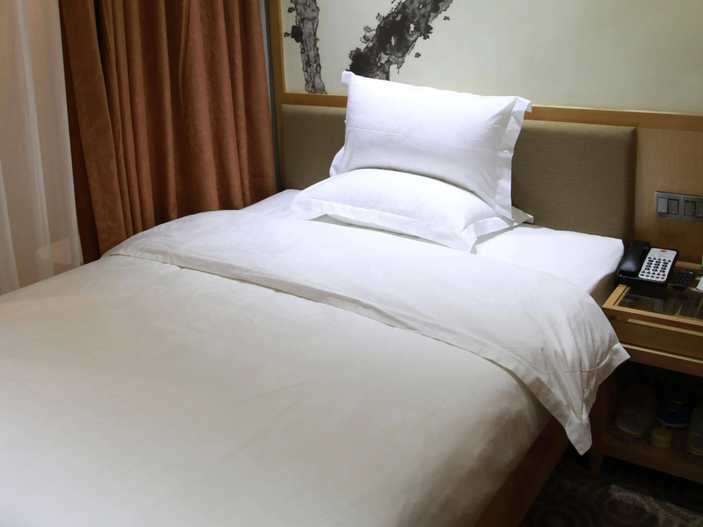 Xinghe Yuezhi S-Guangzhou Yuexiu District Railway Station White Horse Clothing City Flagship Store