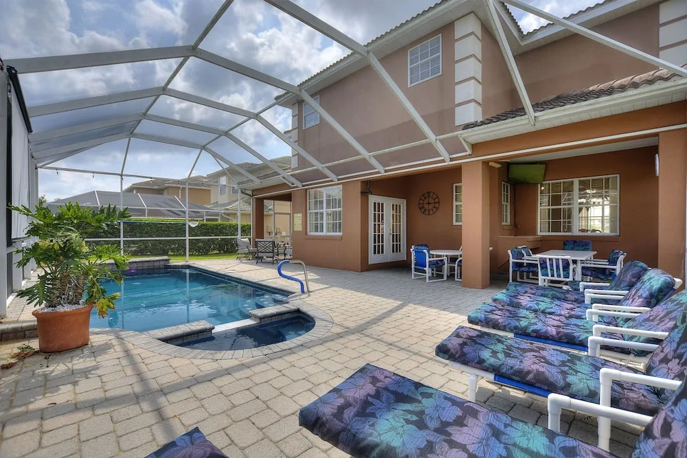 6 Bedroom Premium Home With Pool, Spa and Games Room #800