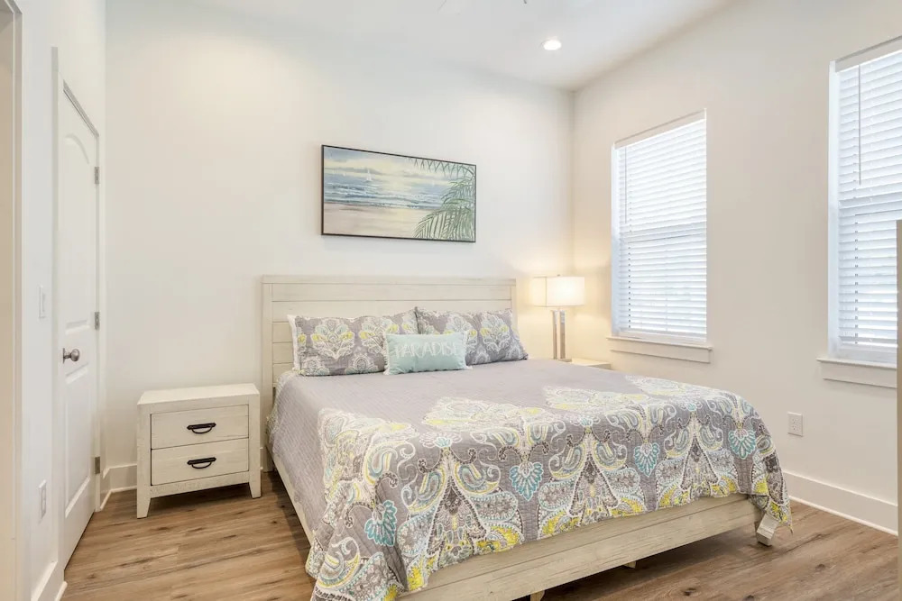 Aquamarine by Avantstay 7BR w/ Pool, Hot Tub, Outdoor Dining, BBQ & Near Beach