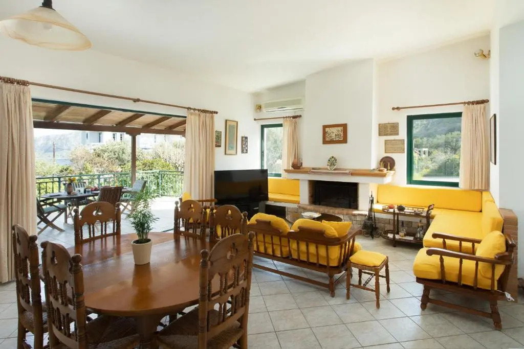 Eleni's House Cozy 2-Bedroom House with Garden