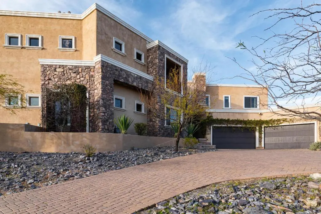 Luxe Scottsdale Desert Oasis Infinity Pool, Spa, Panoramic Views + Firepit
