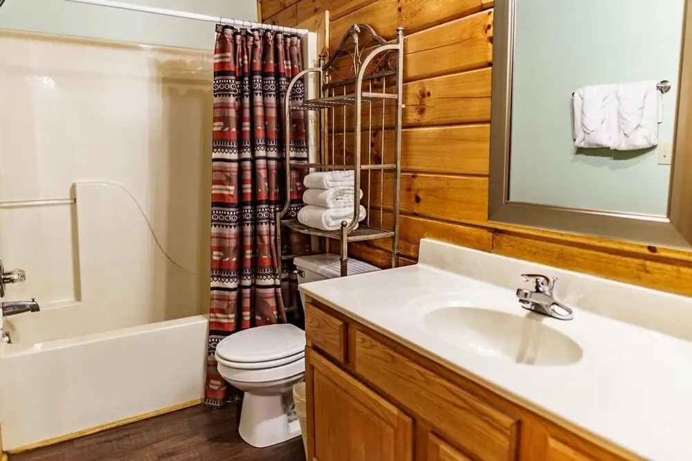 Er97 - Squirrel's Retreat - Close To The Action In Pigeon Forge! 2 Bedroom Cabin by RedAwning