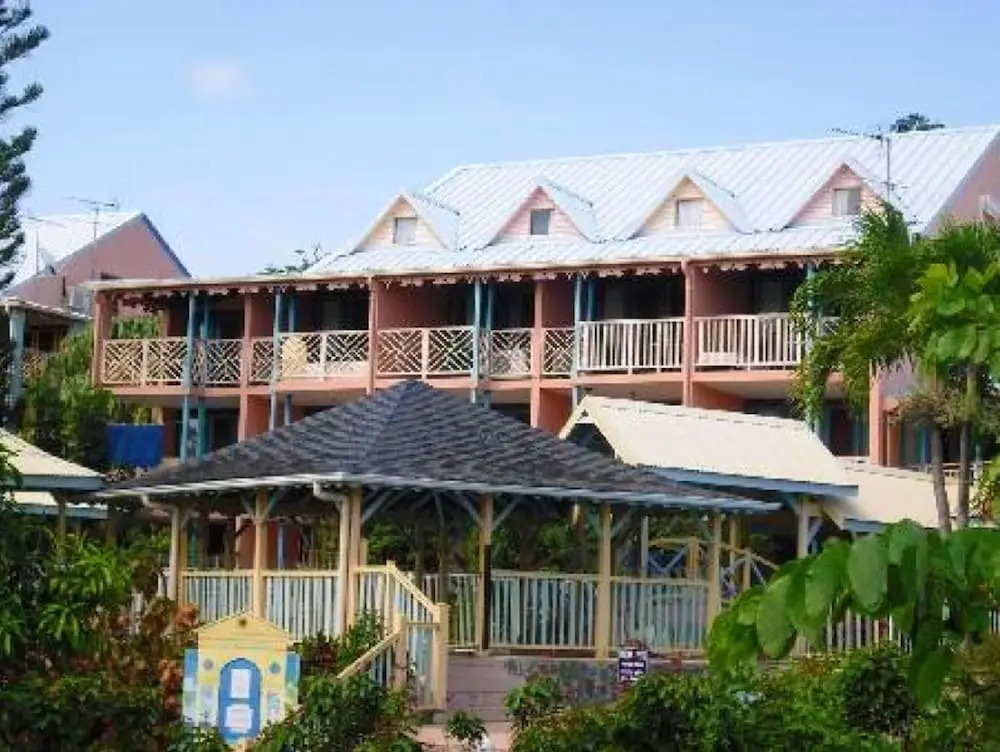 Studio in Sainte-anne, With Shared Pool, Furnished Terrace and Wifi - 600 m From the Beach