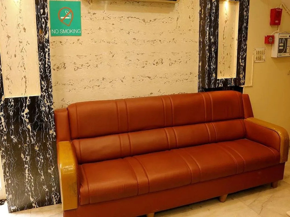 OYO 1058 Hotel Royal Garden
