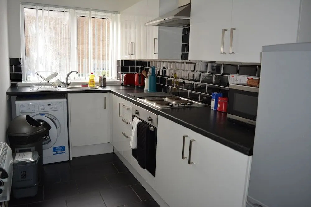 Facing Glasgow Green spacious Apartment Free parking