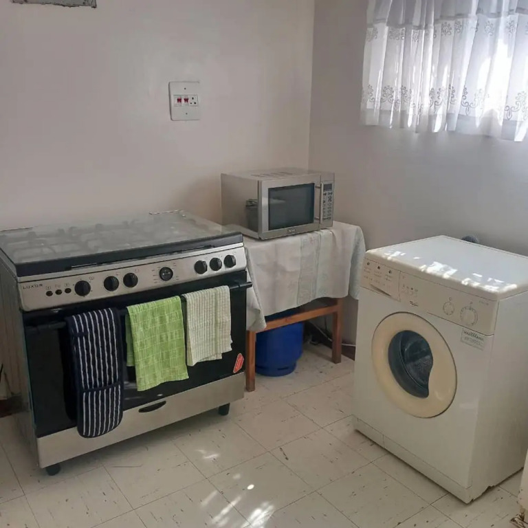 2 bed Guesthouse in Mabelreign - 2012