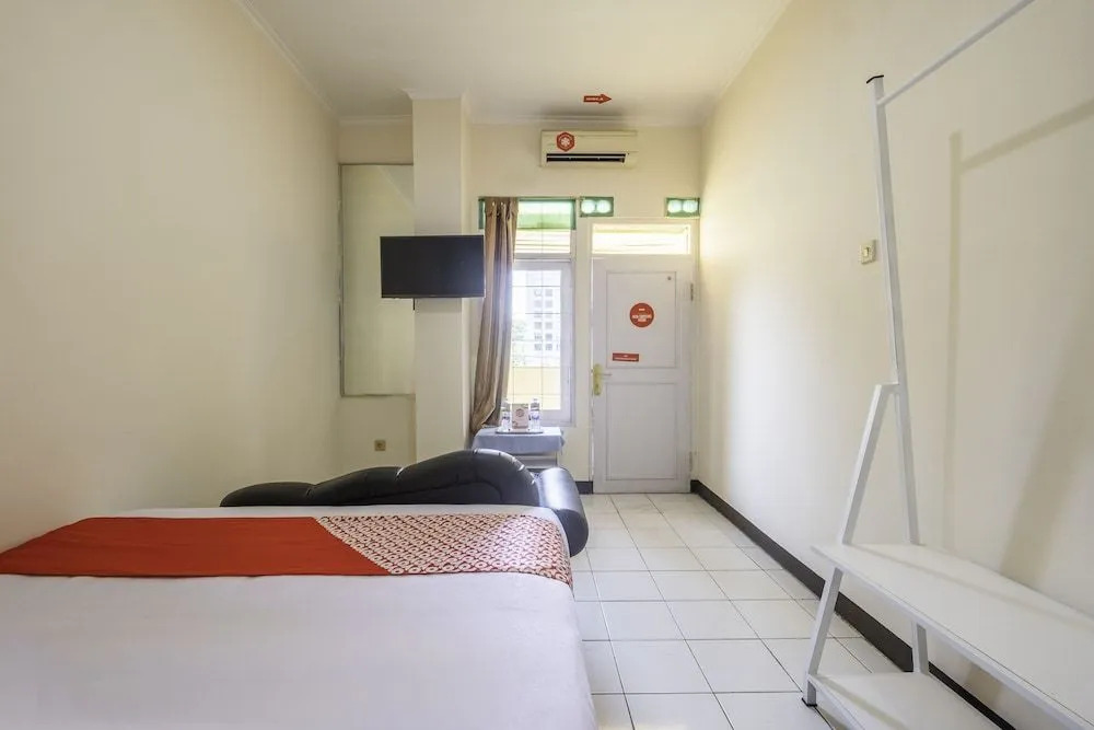 OYO Flagship 1779 Syahransah Guest House