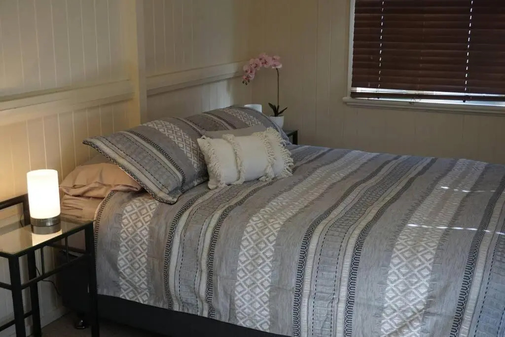 Harris House-2 bedroom unit with INDOOR FIREPLACE Holiday home Stanthorpe