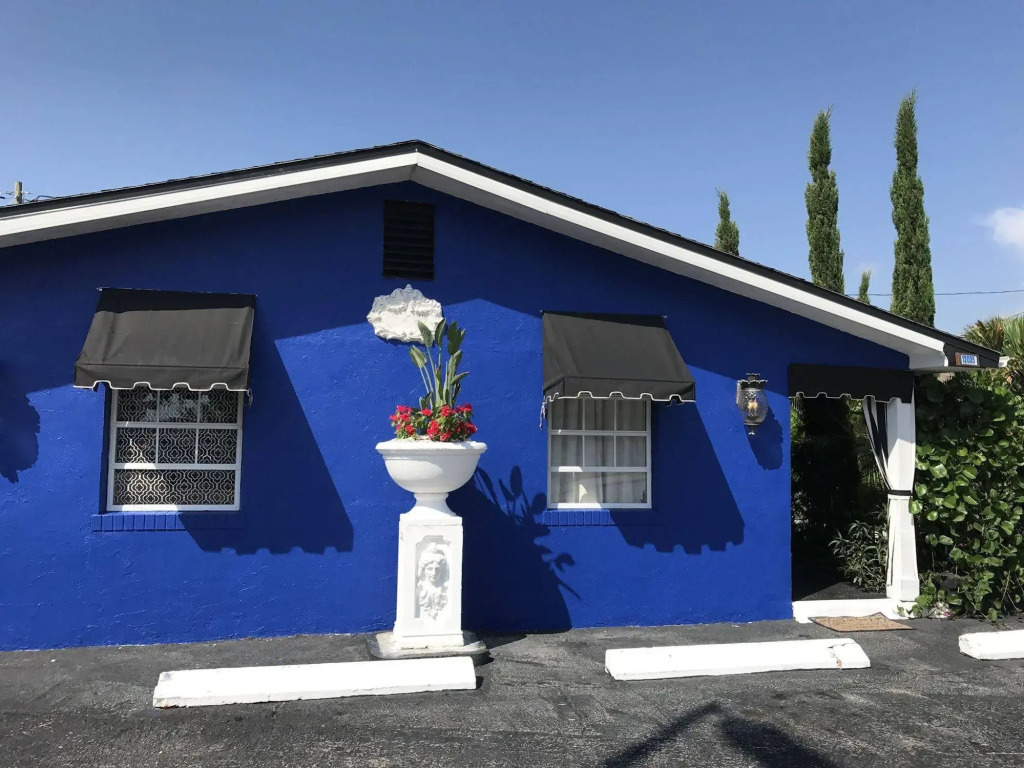 Beach House Cabanas