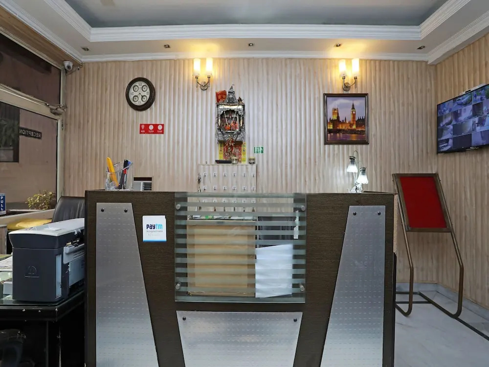 OYO 9298 Hotel Sands Inn