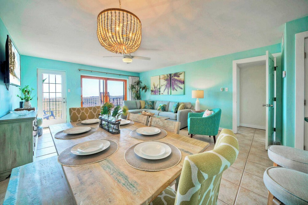 Beachfront Complex w/ 2 Pools, Tennis Gulf Views Rise N Beach by Avantstay