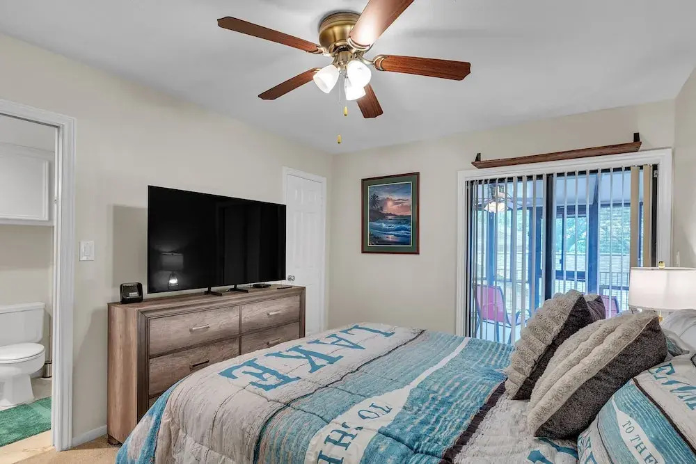 Lakefront Retreat With Private Pool, Hot Tub And Dock 4 Bedroom Home