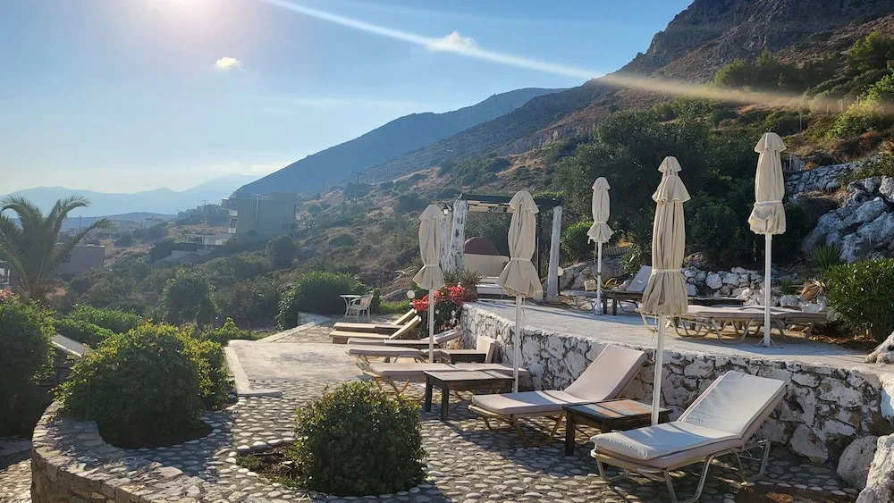 One Private Studio with stunning full sea view, shared pool and Ac