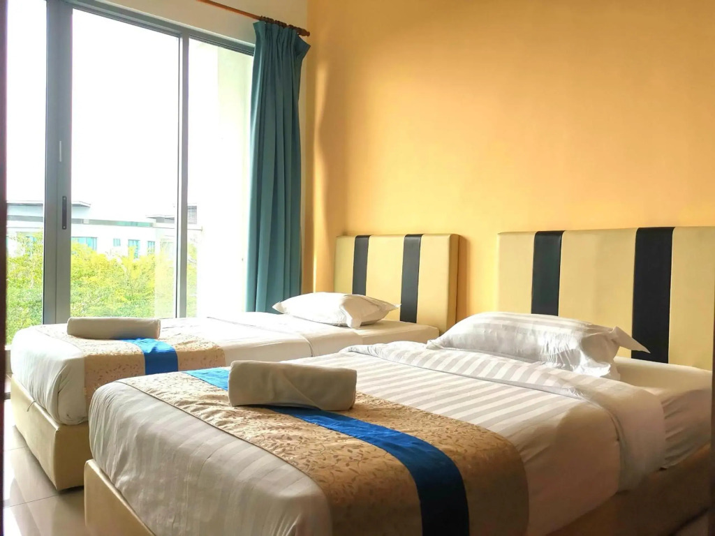 Sunset Seaview Vacation Condos @ IMAGO Shopping Mall
