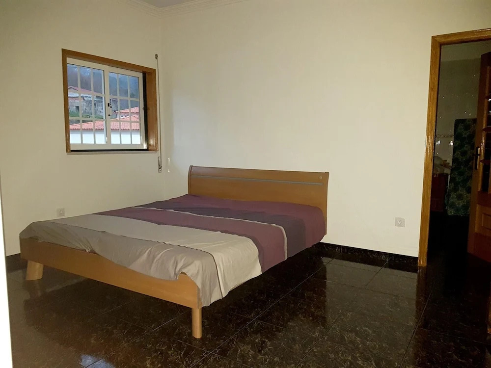 House With 4 Bedrooms in Montão, With Wonderful Mountain View and Furn