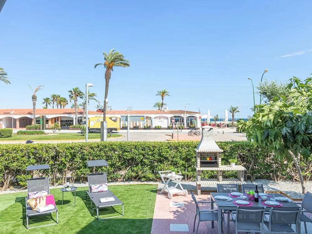 Spacious Apartment in Empuriabrava With Private Garden