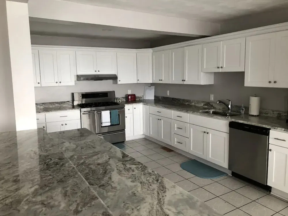 Mariners Cove 4 Bedroom Cottage by RedAwning