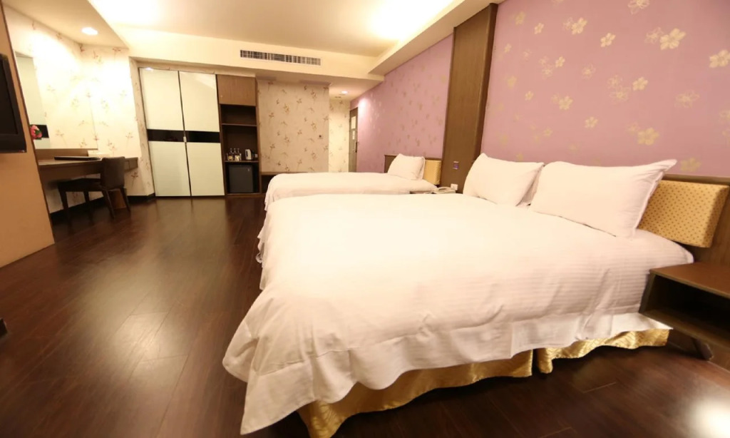 Grand Earl Hotel