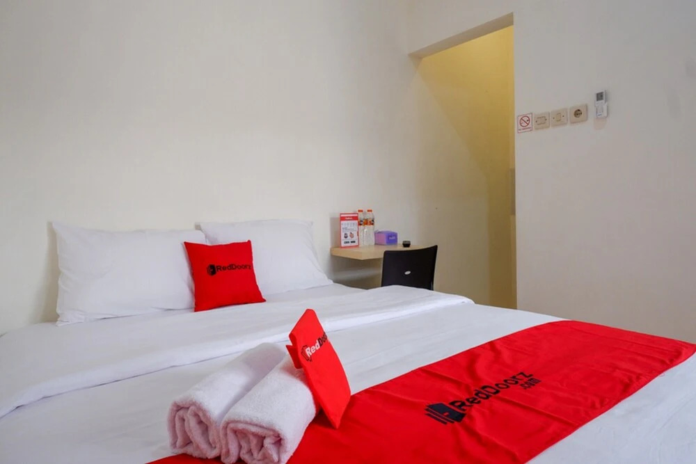 RedDoorz near Alun Alun Kudus 2