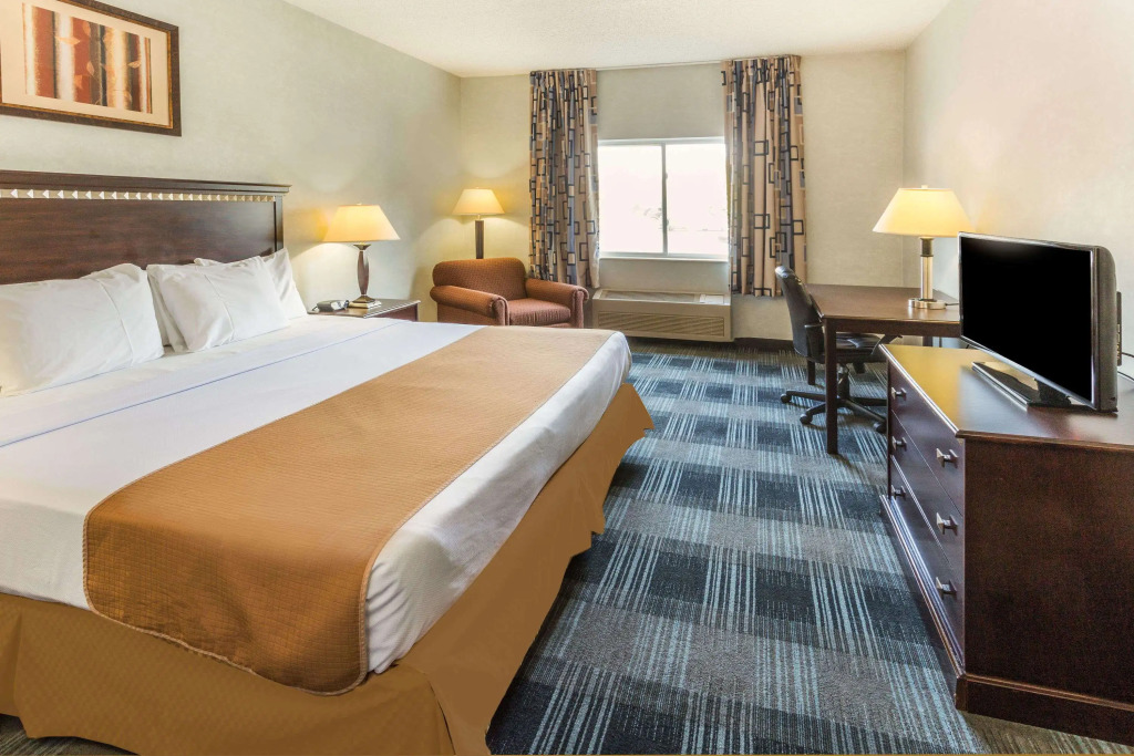 Days Inn & Suites by Wyndham Vancouver