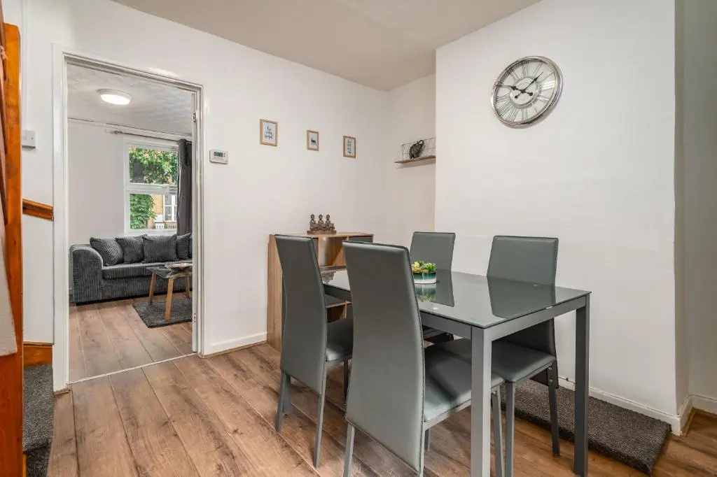 CONTRACTORS & Families - Central Location - Garden & Free Parking by ComfyWorkers
