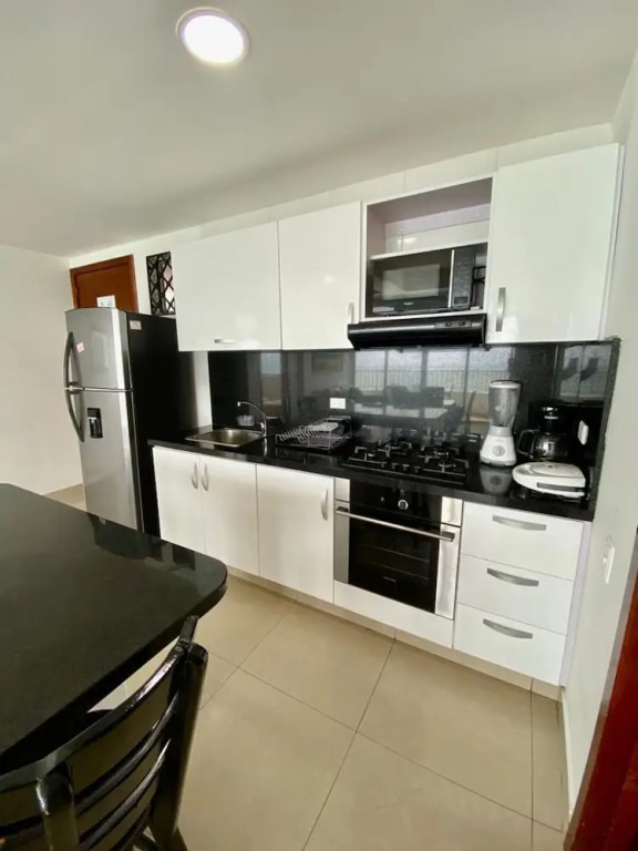 2 Bedroom Beachfront Apartment 2p1-al With Pool And Wifi