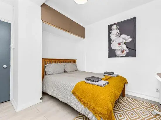 Fantastic 4 bedroom apartment in Russell Square