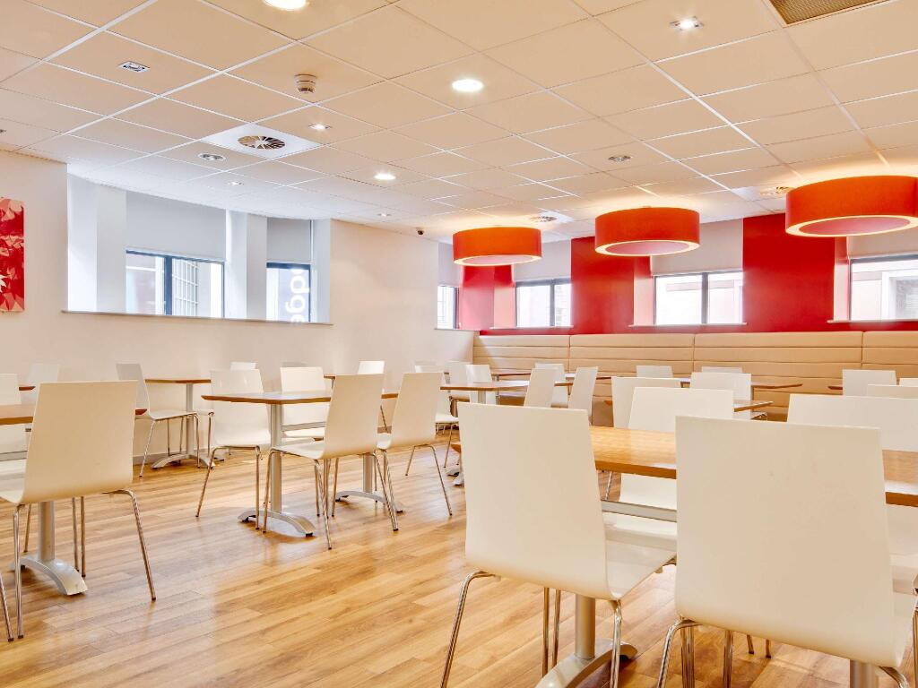 Travelodge Cardiff Central Queen Street