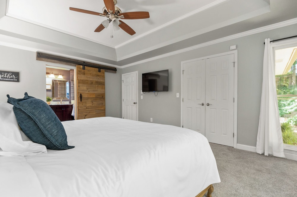 3926 Pineview, Smyrna