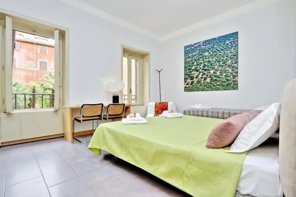 Spacious Modern Loft Steps from Trevi Fountain