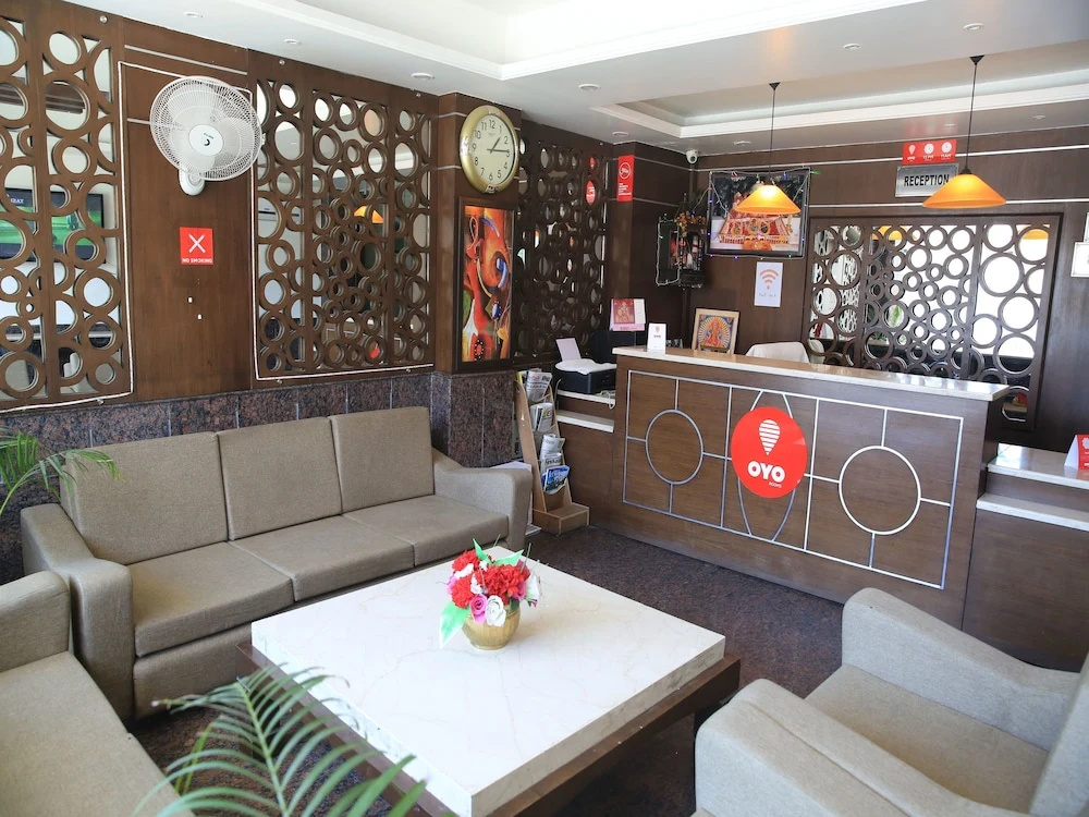 OYO 4300 Hotel The Royal Placid