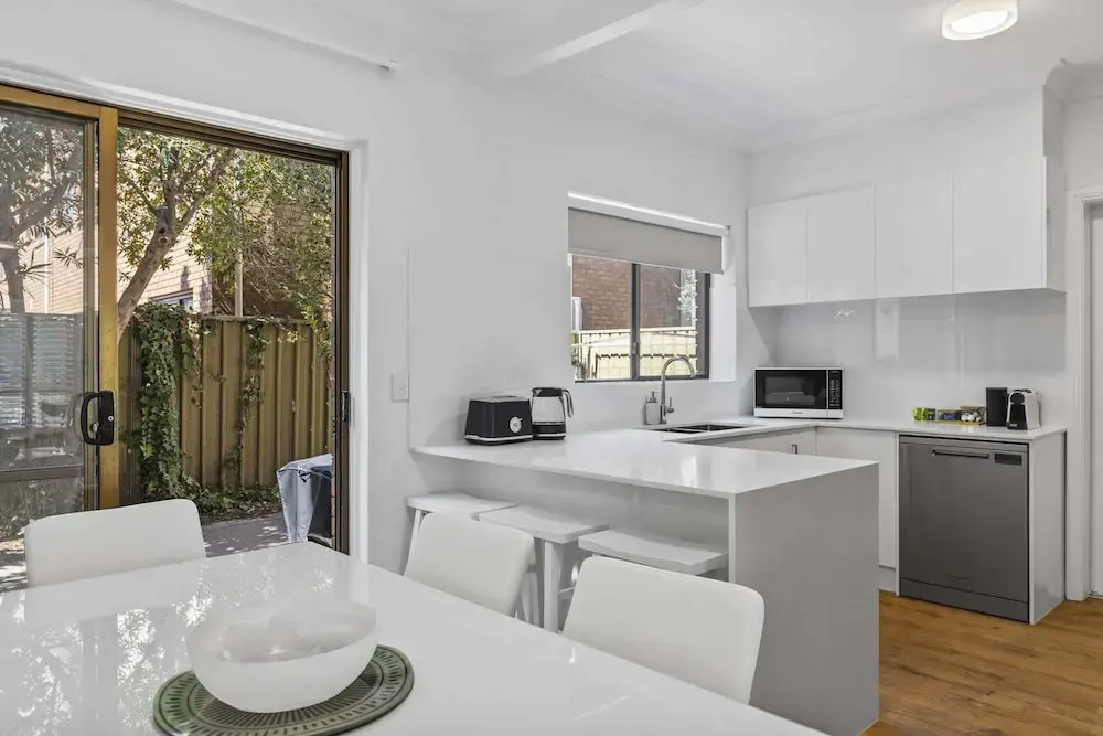 Coastal 3-bed House With BBQ and Private Courtyard