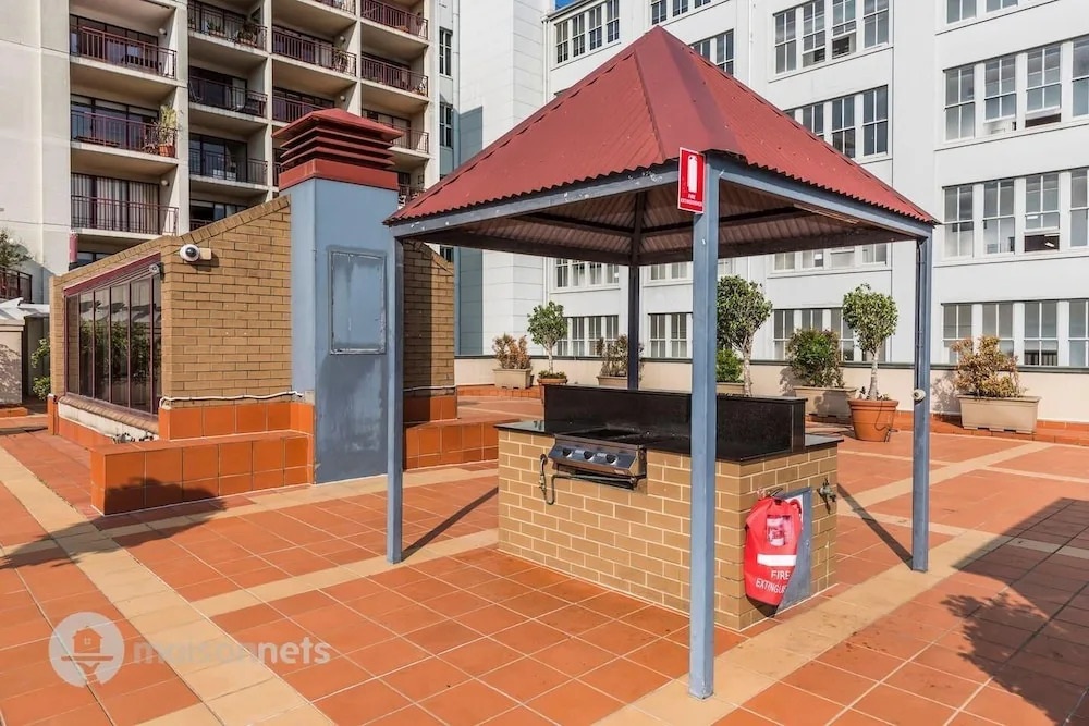 Studio Apt With Balcony & Parking in Surry Hills