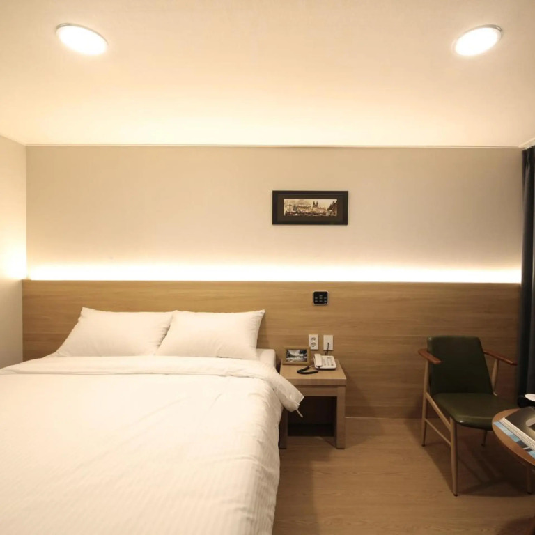 Harbor Hotel